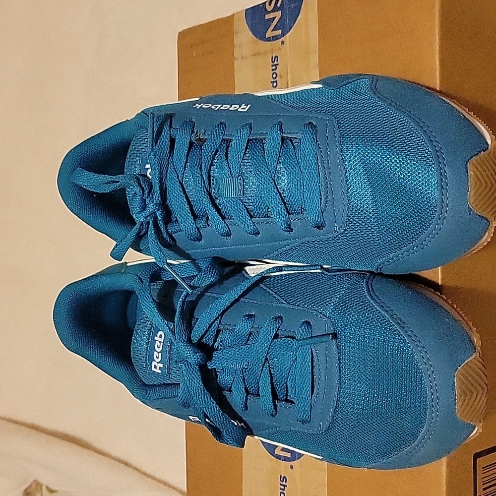 Reebok old school shoes in green!